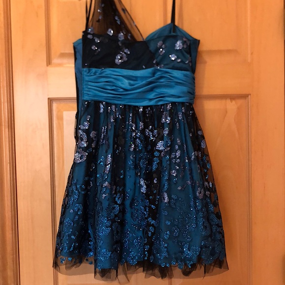 Homecoming Dress - Picture 4 of 6